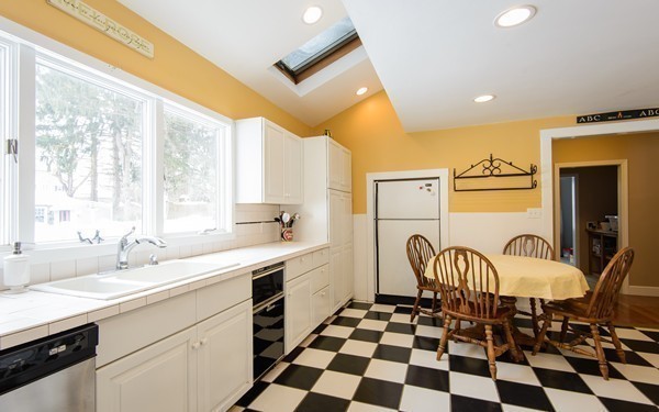 124 Warwick Road Melrose, MA 02176 - Photo 10 of 24 Gallery Image 10