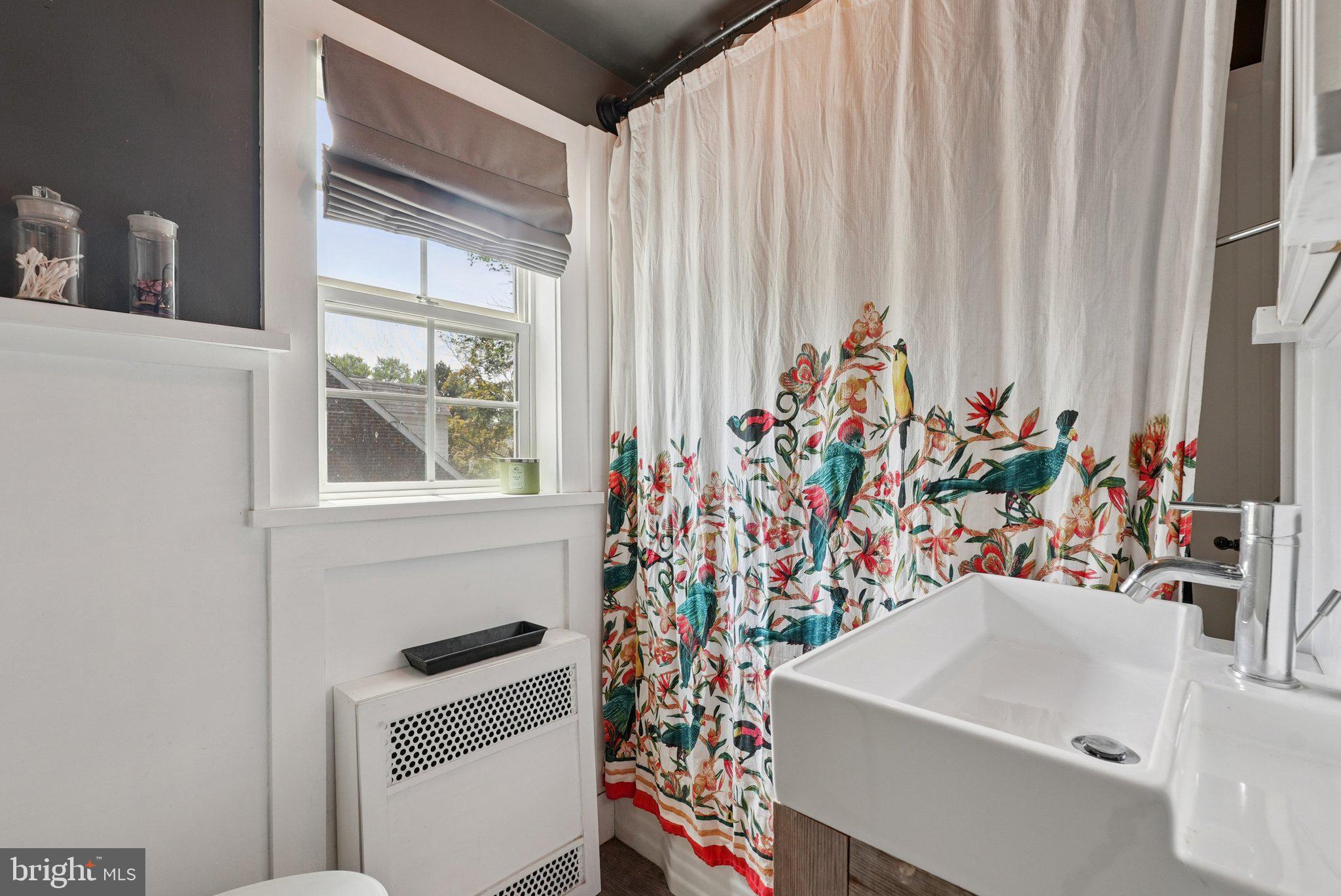 1147 Jericho Road Abington, PA 19001 - Photo 21 of 26 Full Hall Bathroom