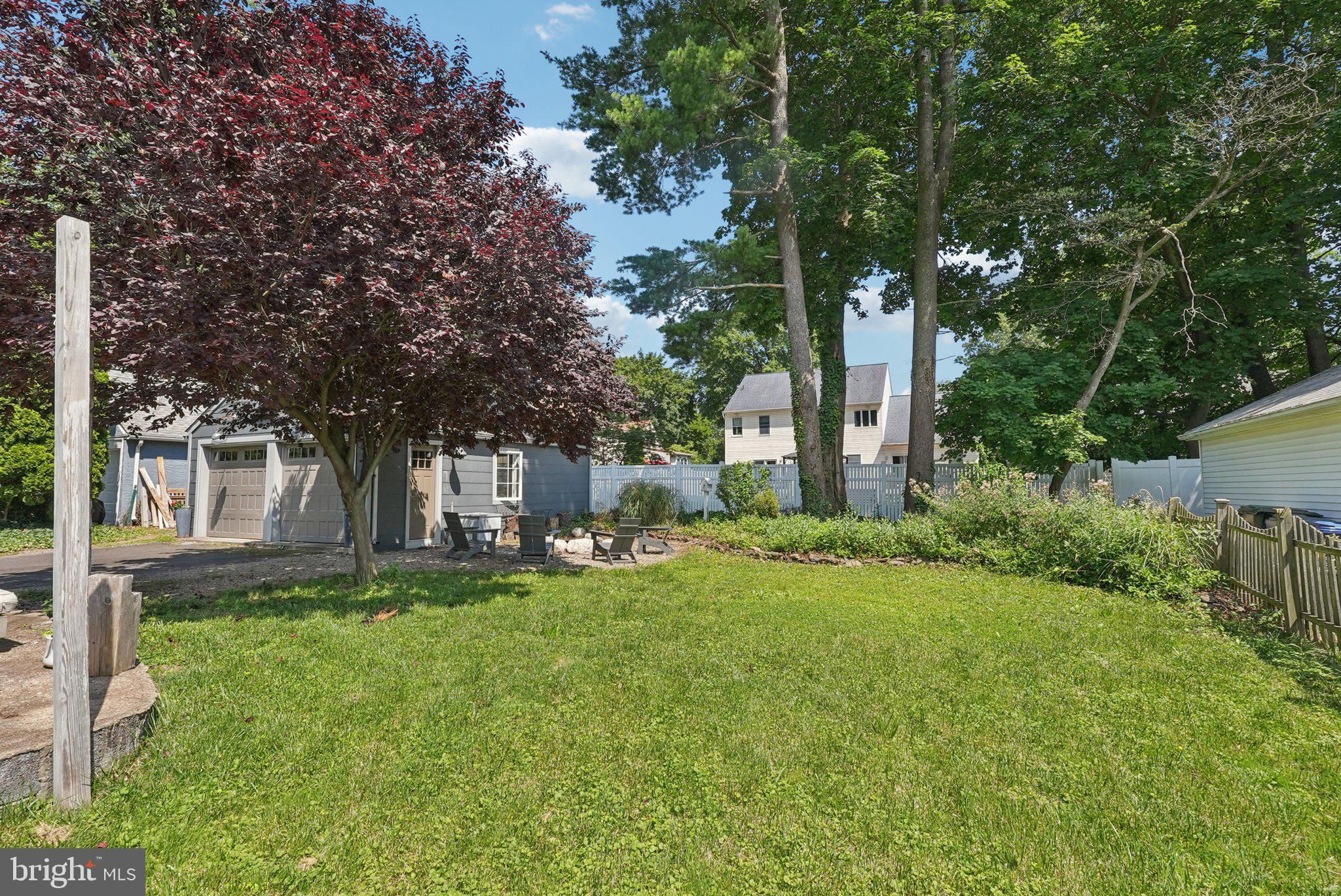 1147 Jericho Road Abington, PA 19001 - Photo 25 of 26 Grassy Backyard