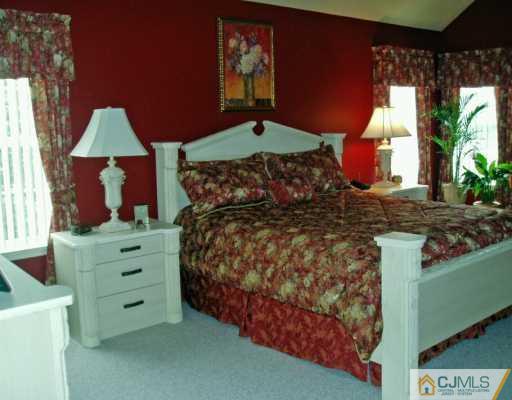 348 Meadowood Road Jackson, NJ 08527 - Photo 4 of 8