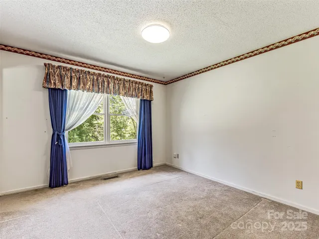 a view of empty room with window
