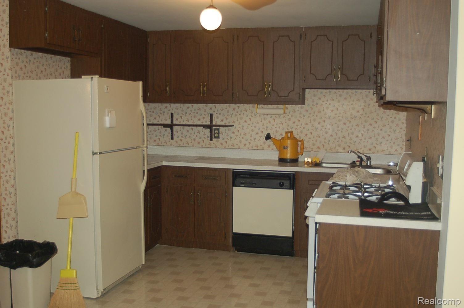 8171 Lakeshore Road Fort Gratiot, MI 48059 - Photo 6 of 18 8171 Lakeshore