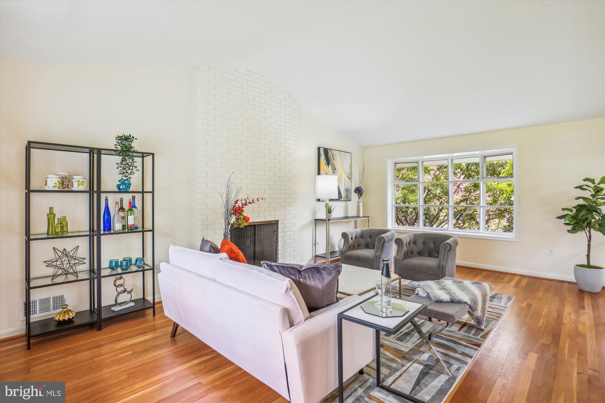 606 Lamberton Drive Silver Spring, MD 20902 - Photo 15 of 39 Living Room