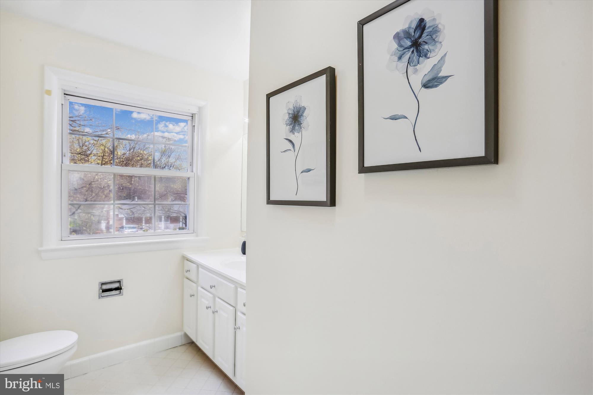 606 Lamberton Drive Silver Spring, MD 20902 - Photo 27 of 39 Hall Bath