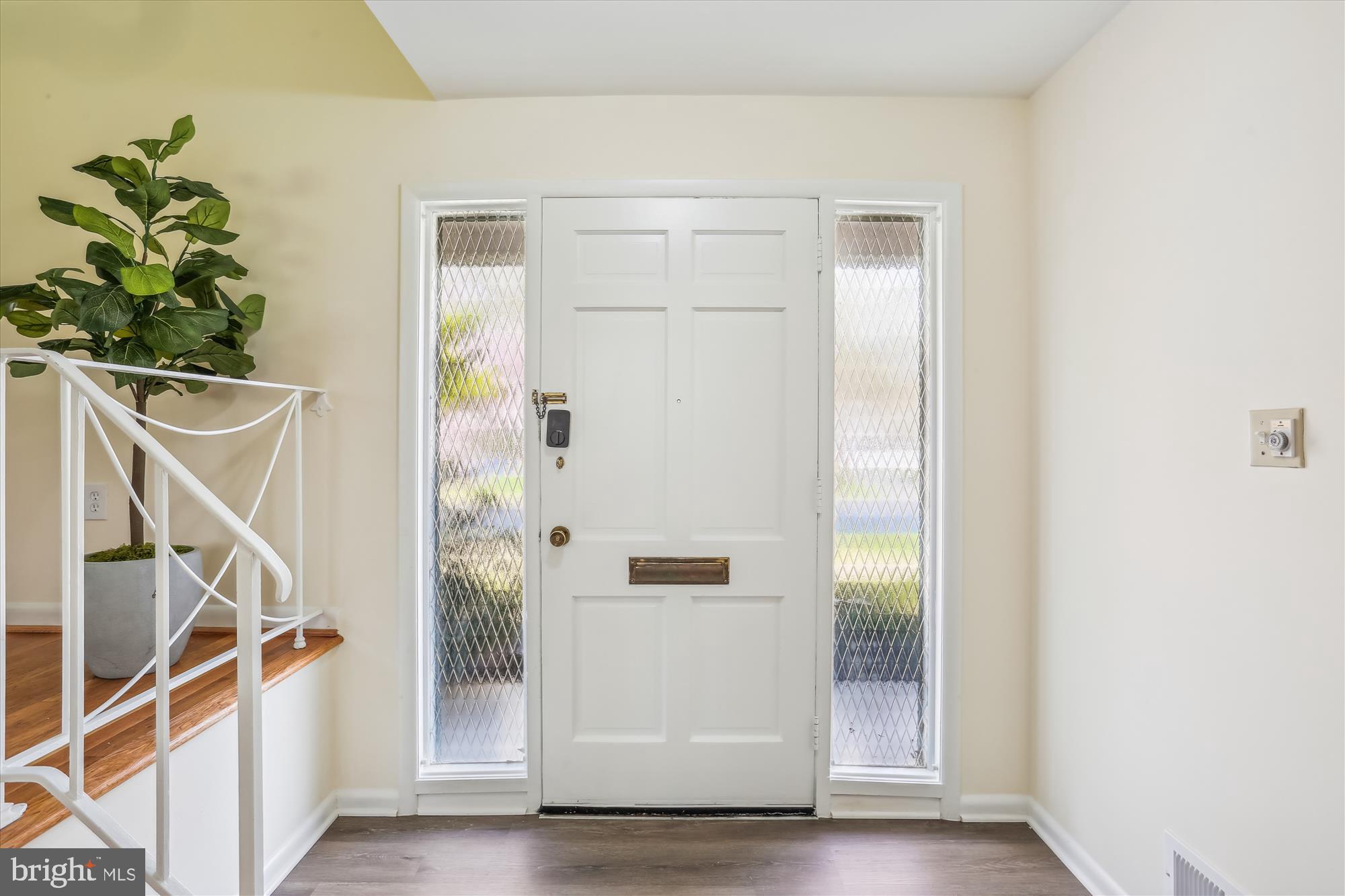 606 Lamberton Drive Silver Spring, MD 20902 - Photo 3 of 39 Entry