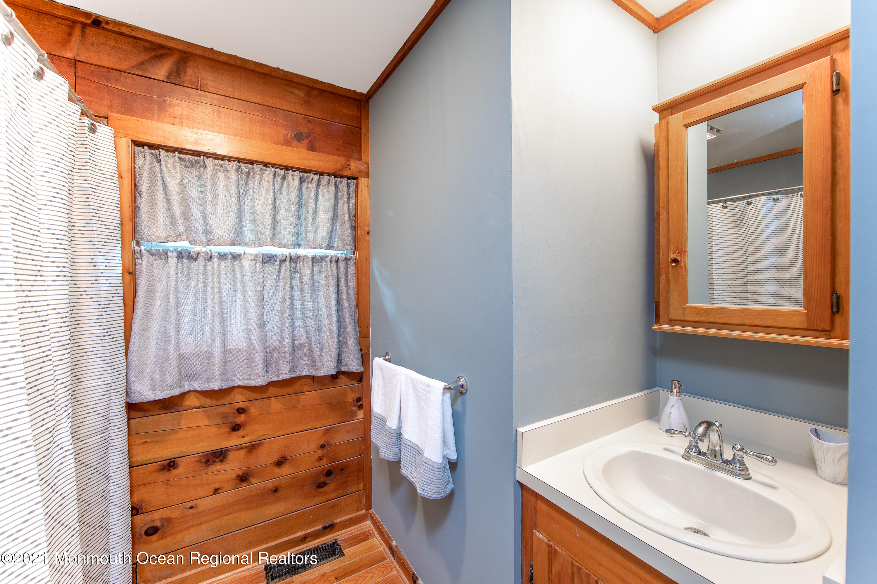 1500 Dorsett Dock Road Point Pleasant, NJ 08742 - Photo 18 of 33 Bath Level One