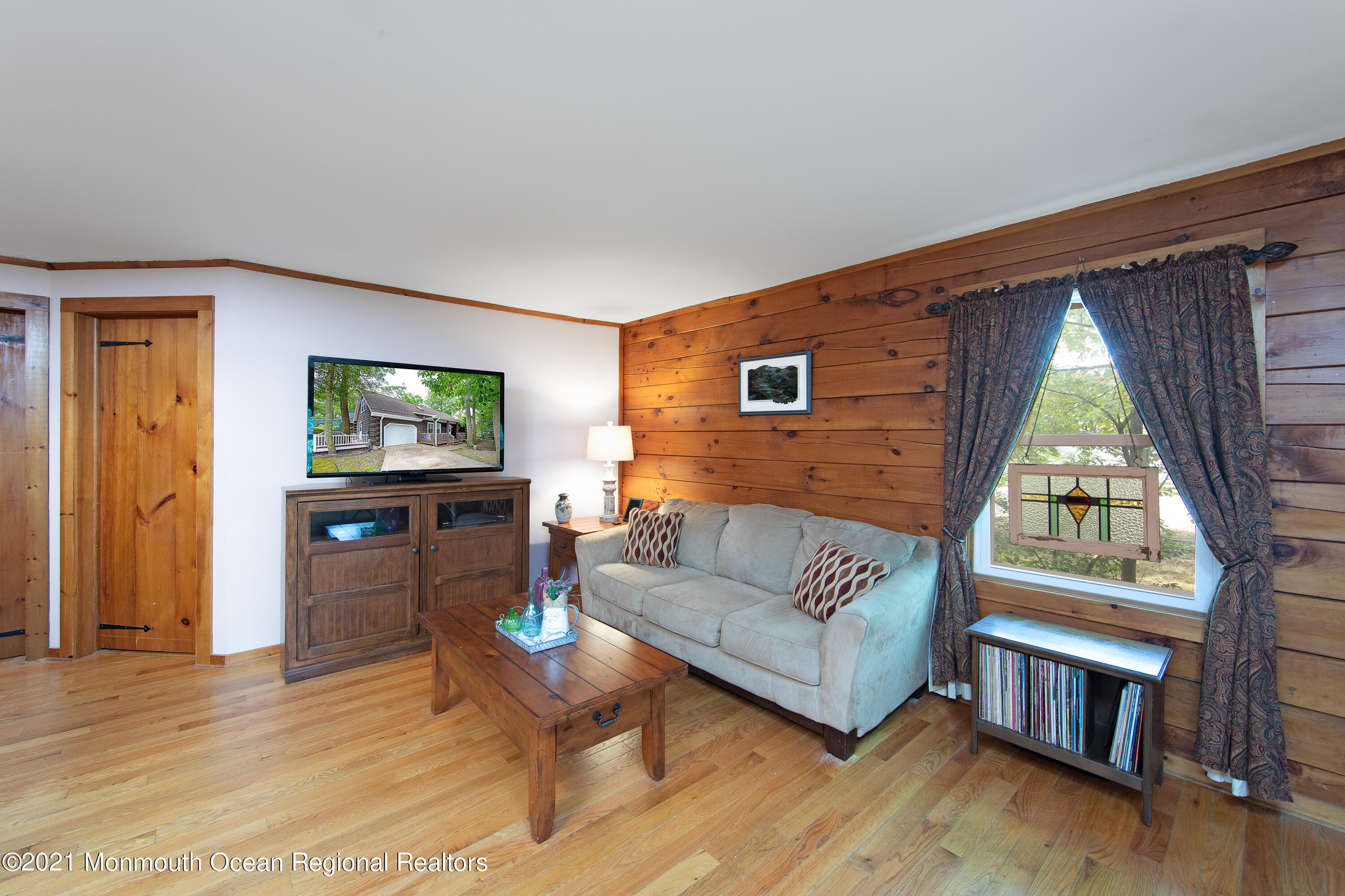 1500 Dorsett Dock Road Point Pleasant, NJ 08742 - Photo 10 of 33 Living Room