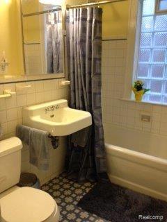 1407 Nottingham Road Grosse Pointe, MI 48230 - Photo 20 of 27 bath 1.JPG