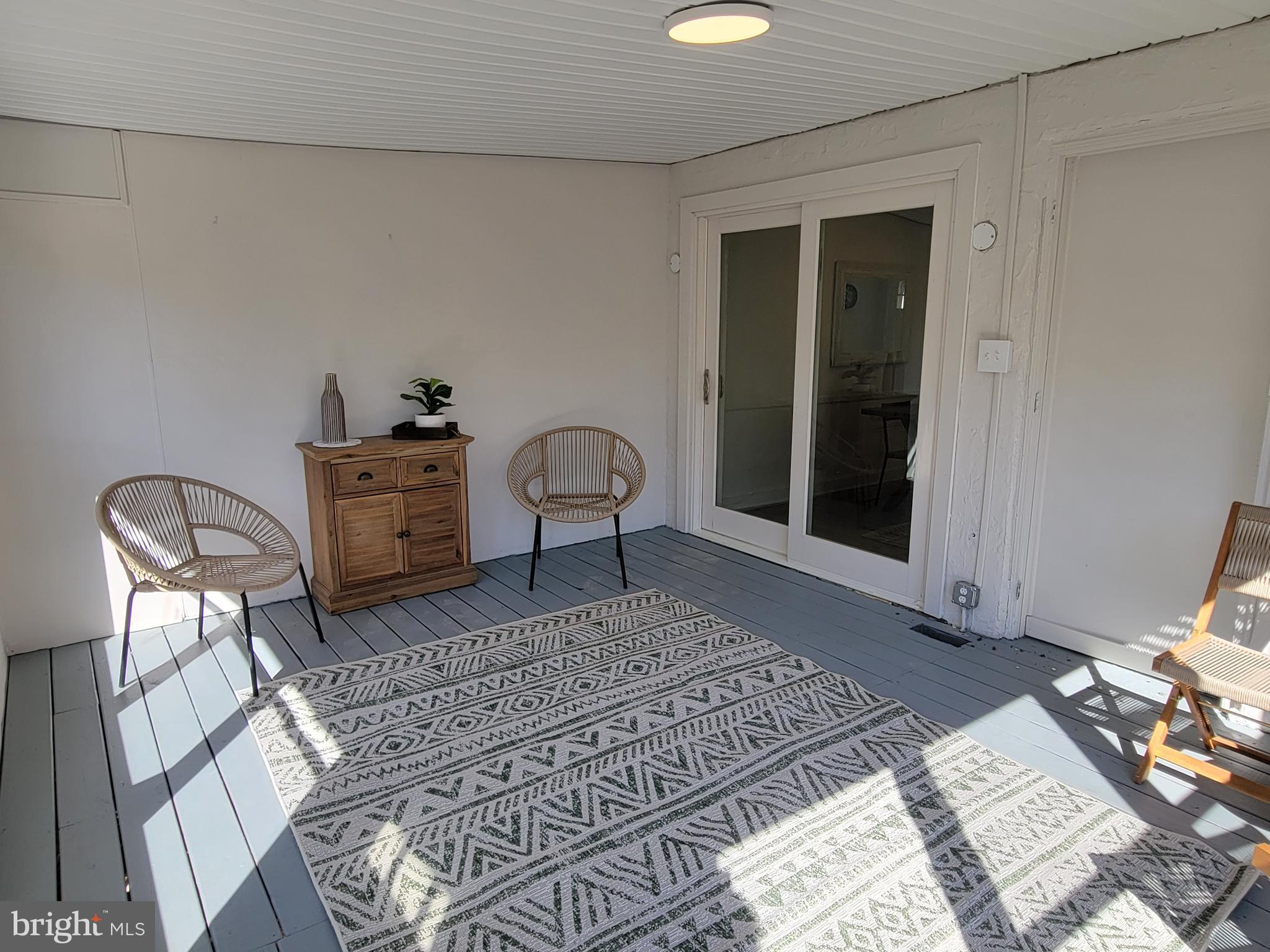 536 Crotzer Avenue Folcroft, PA 19032 - Photo 14 of 35 a living room with furniture