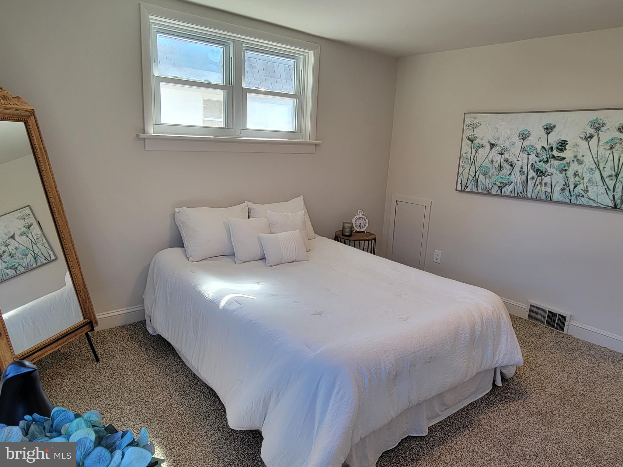 536 Crotzer Avenue Folcroft, PA 19032 - Photo 20 of 35 a bedroom with a bed and a window