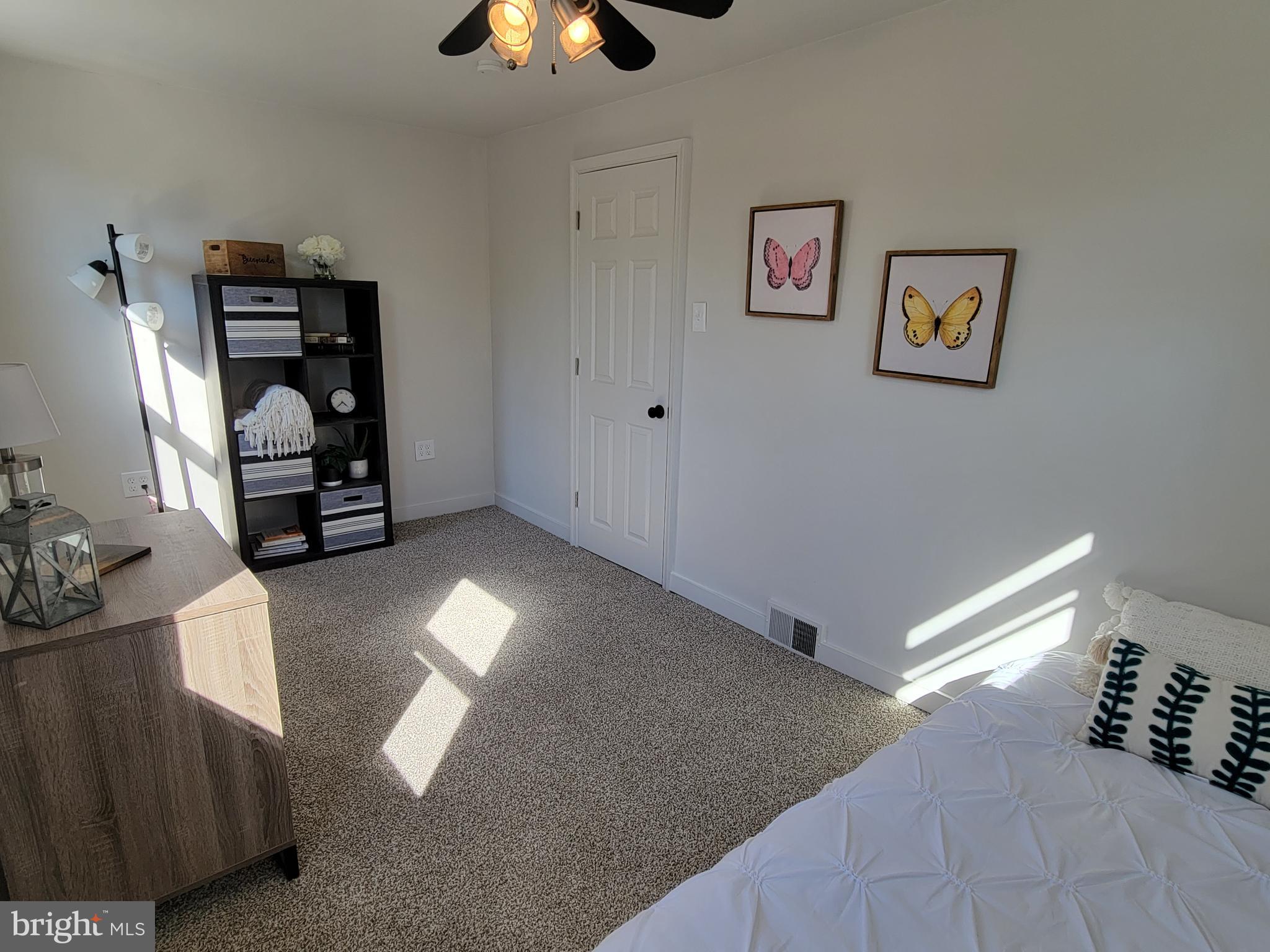 536 Crotzer Avenue Folcroft, PA 19032 - Photo 23 of 35 a view of a livingroom with furniture and a chandelier