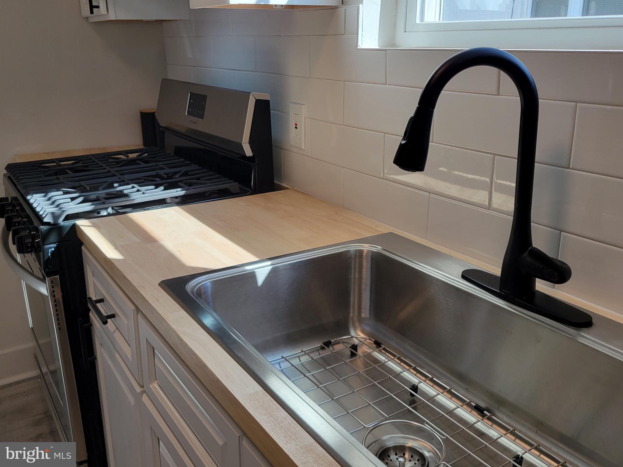 536 Crotzer Avenue Folcroft, PA 19032 - Photo 9 of 35 a close view of sink