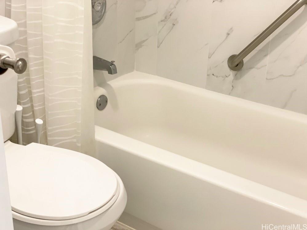 1920 Ala Moana Boulevard, Unit 2006 Honolulu, HI 96815 - Photo 2 of 7 a bathroom with a white tub