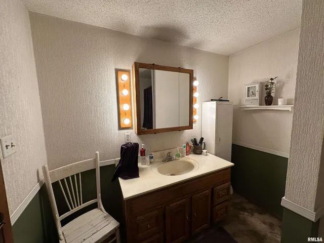 $185,000 | 14930 County Road 1600 East, Teutopolis, IL 62467