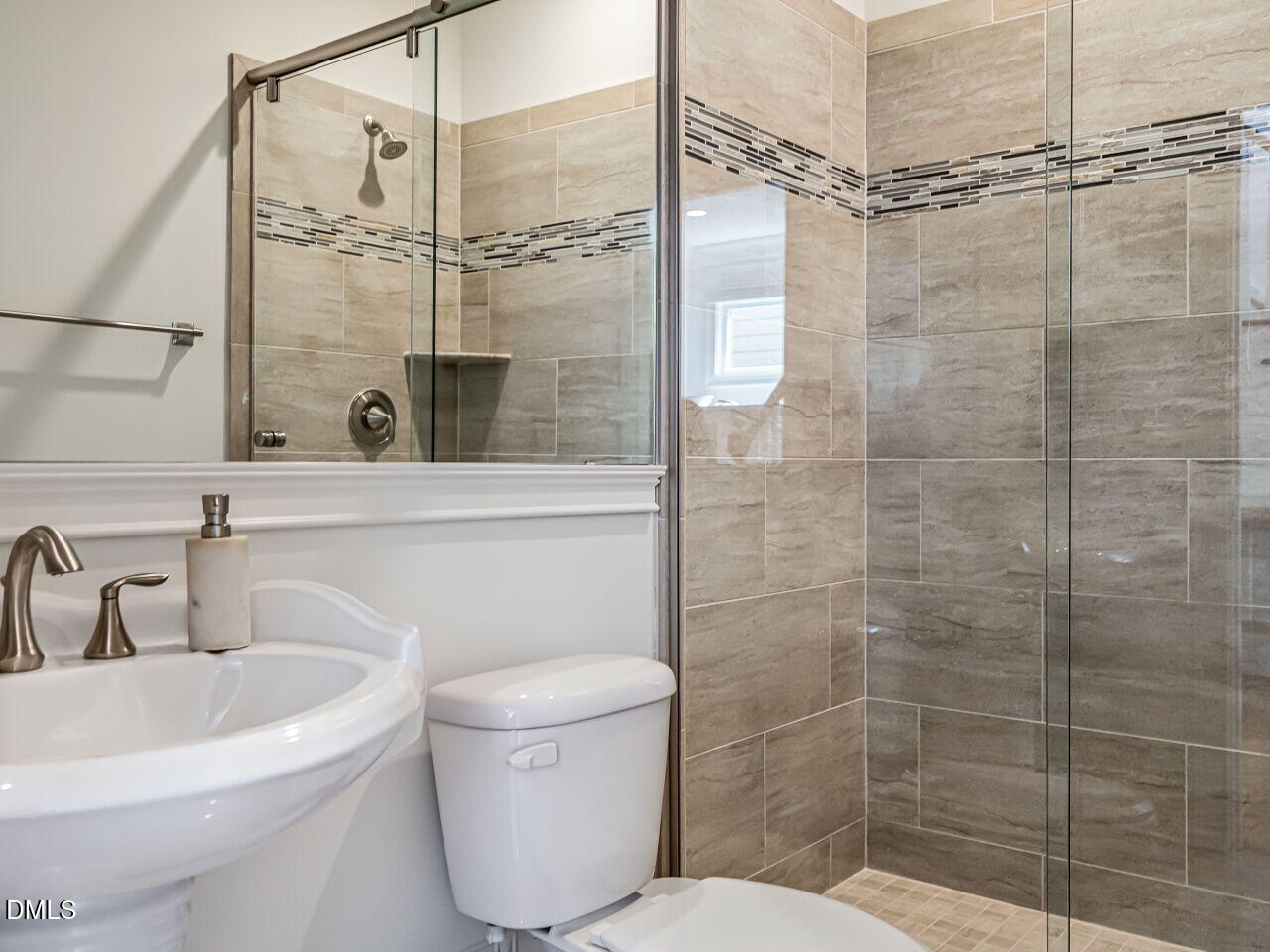 609 New Road Raleigh, NC 27608 - Photo 33 of 54 018-1280x960-bathroom