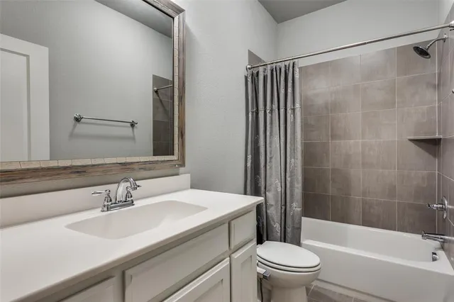 $523,900 | 529 Inwood Street, Benbrook, TX 76126