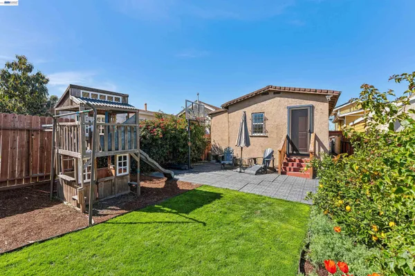 $500,000 | 1262 94th Avenue, Oakland, CA 94603