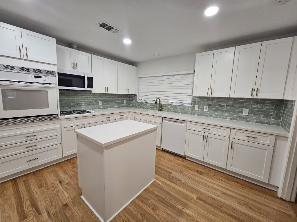 1518 Lawrence Street Rosenberg, TX 77471 - Photo 7 of 17 Kitchen