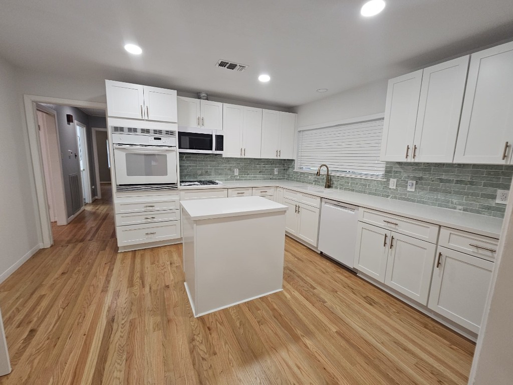 1518 Lawrence Street Rosenberg, TX 77471 - Photo 9 of 17 Kitchen