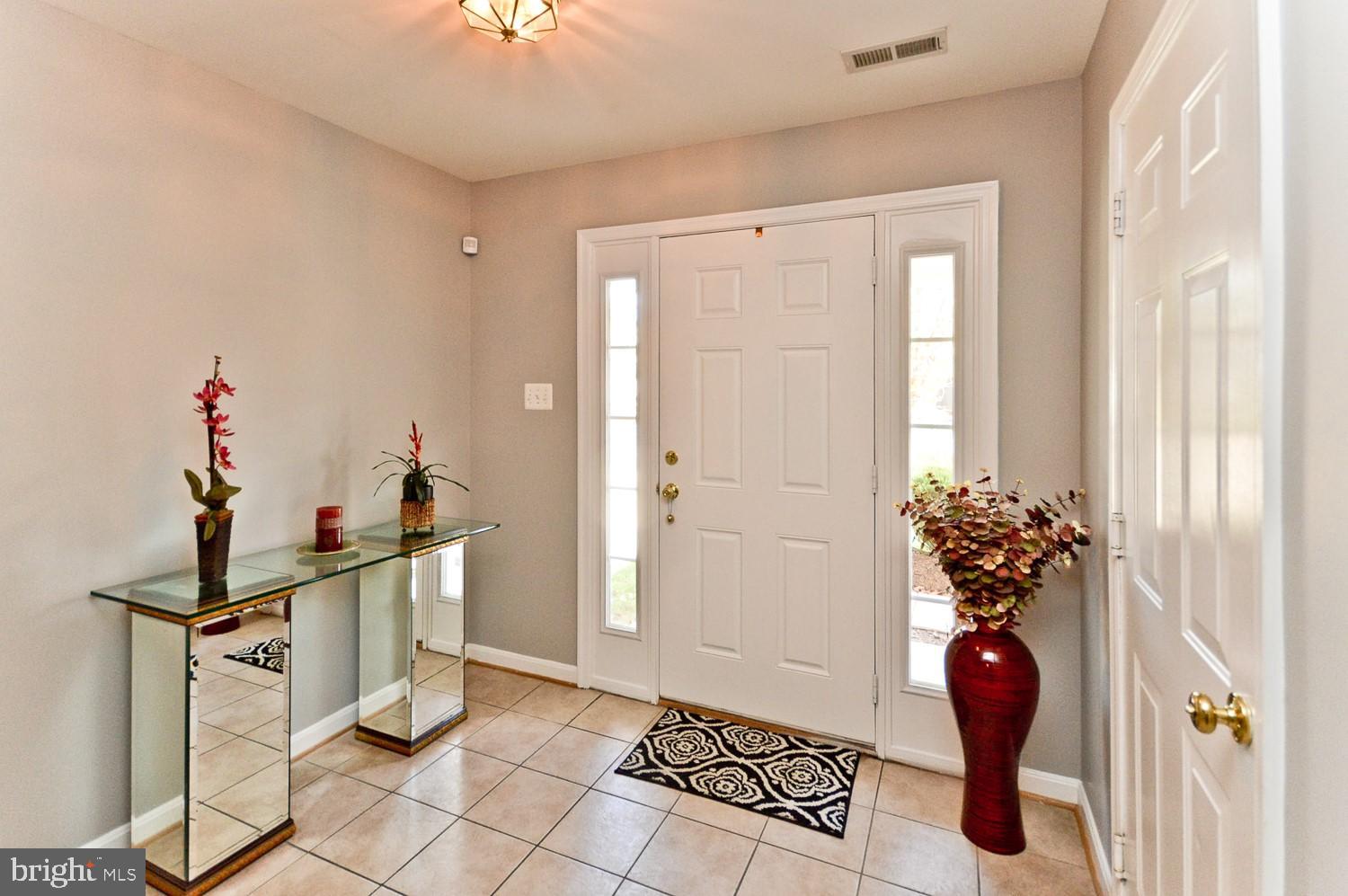 1113 Ring Bill Loop Upper Marlboro, MD 20774 - Photo 7 of 39 a view of entryway with a potted plant