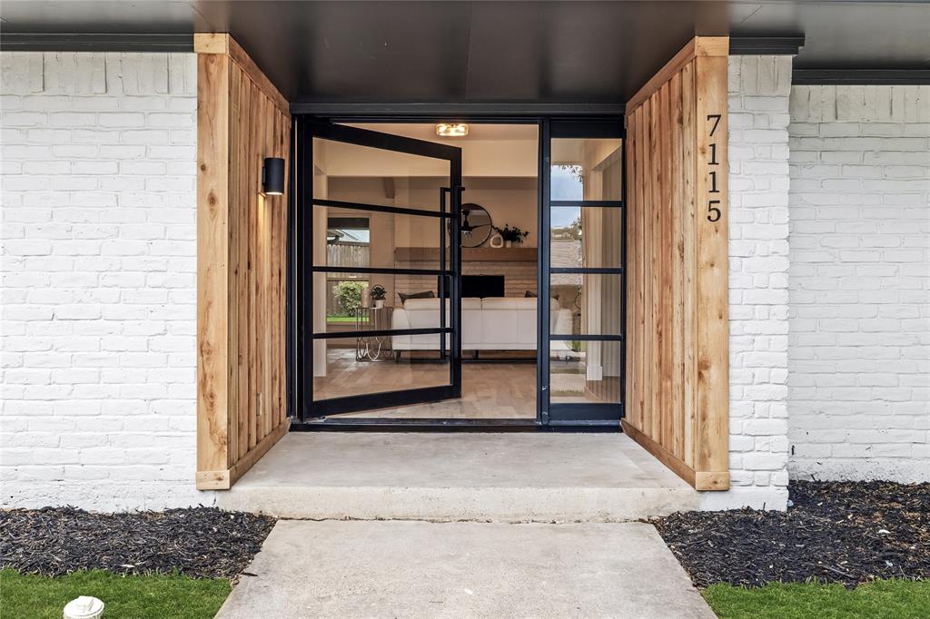 a view of entrance gate of house