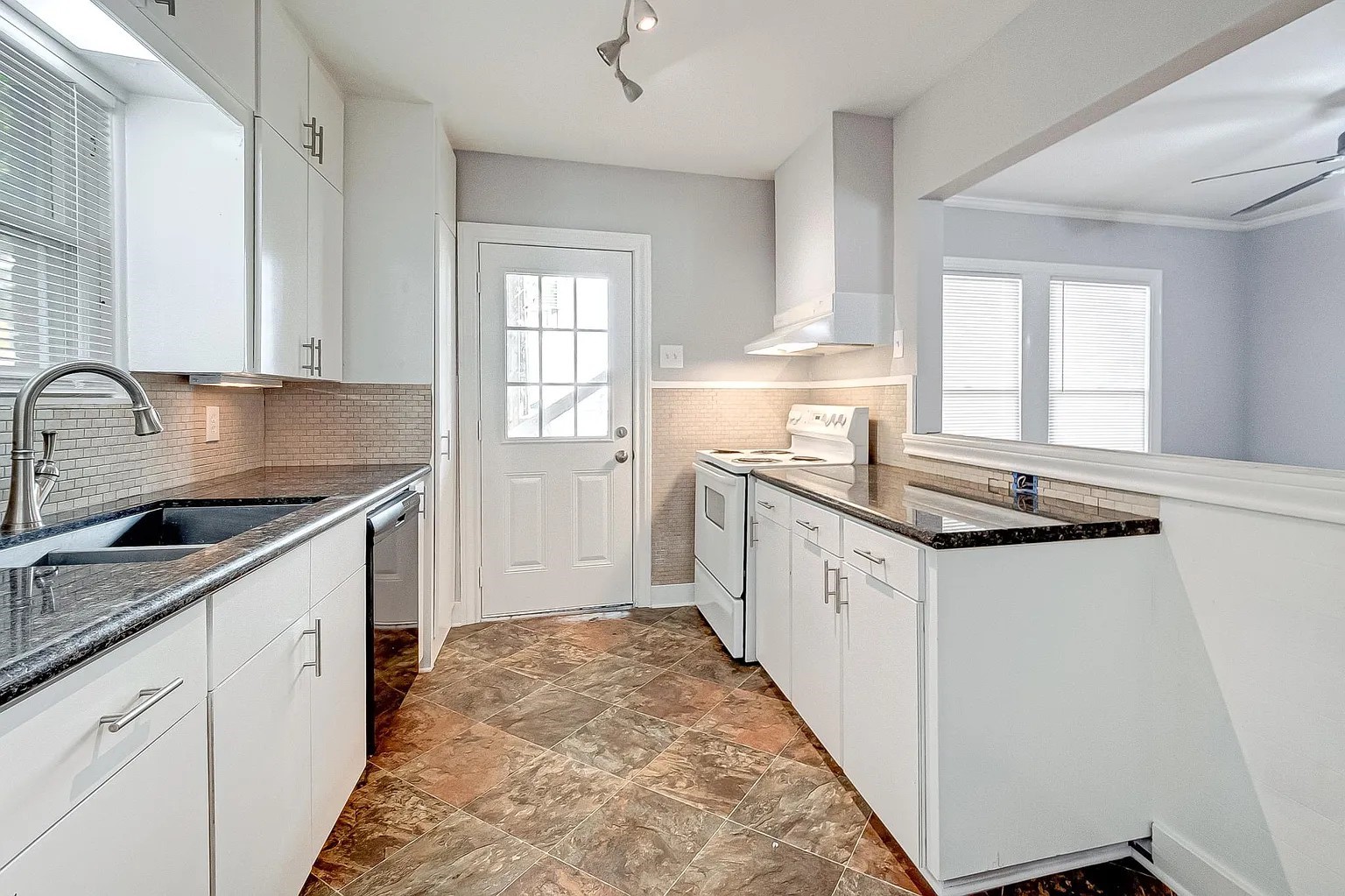 1852 Sul Ross Street, Unit 1 Houston, TX 77098 - Photo 2 of 10 Kitchen