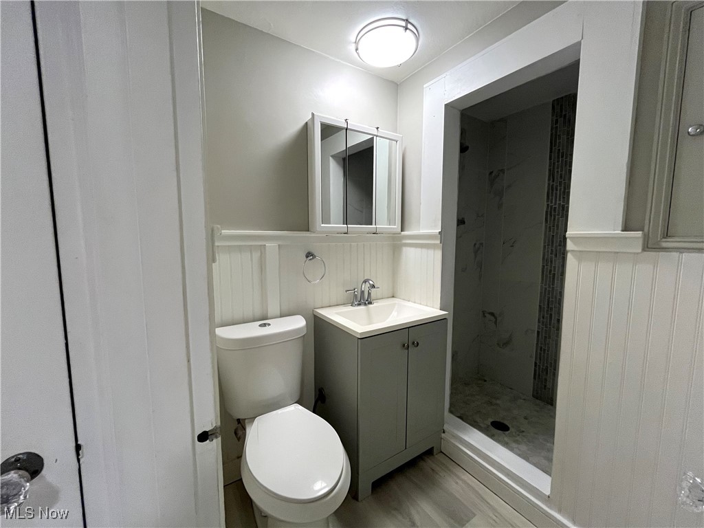 13800 Fairhill Road, Unit 204 Shaker Heights, OH 44120 - Photo 18 of 21 Bathroom