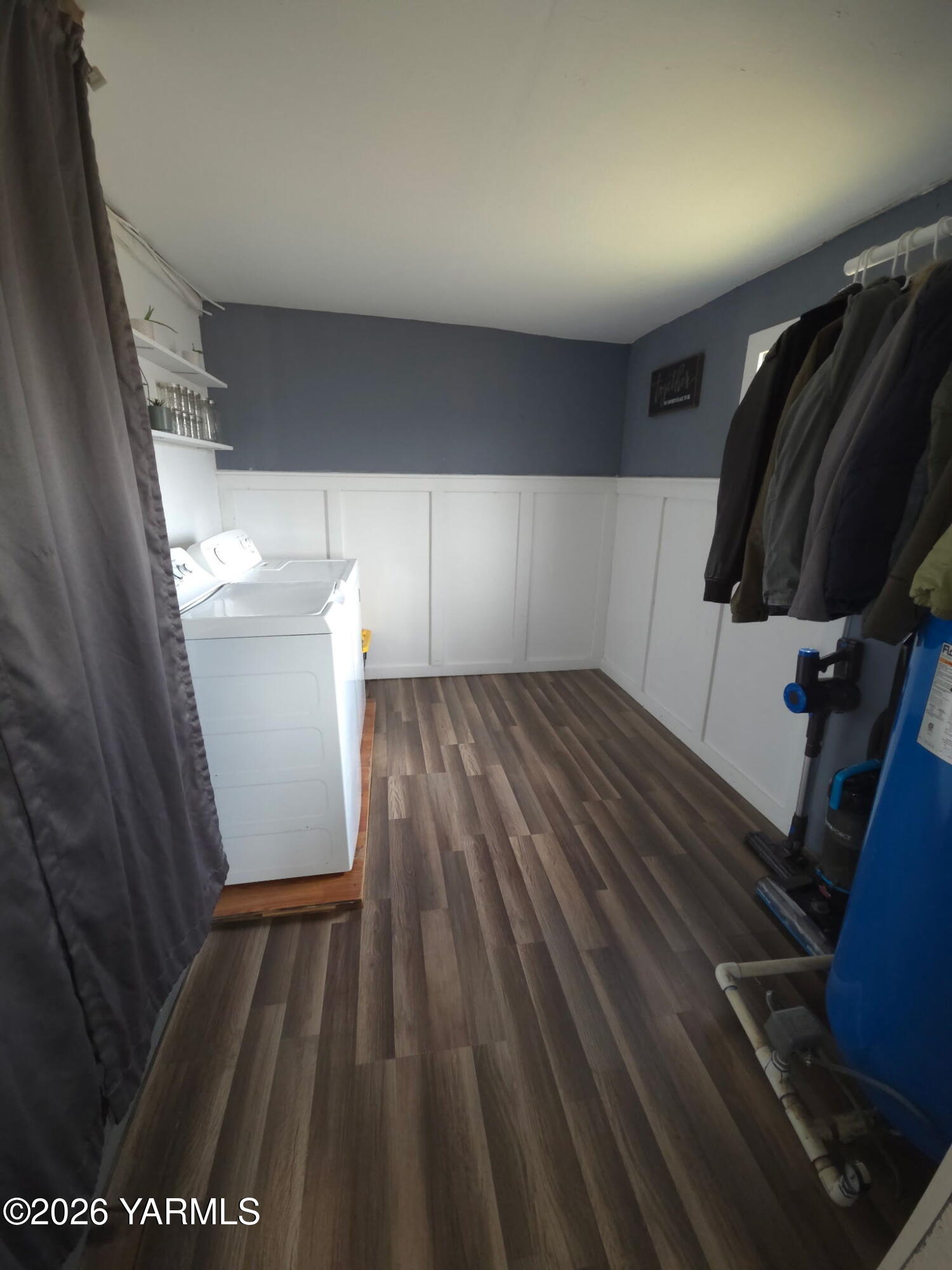 101 West Slavin Road Yakima, WA 98903 - Photo 31 of 37 a view of walk in closet