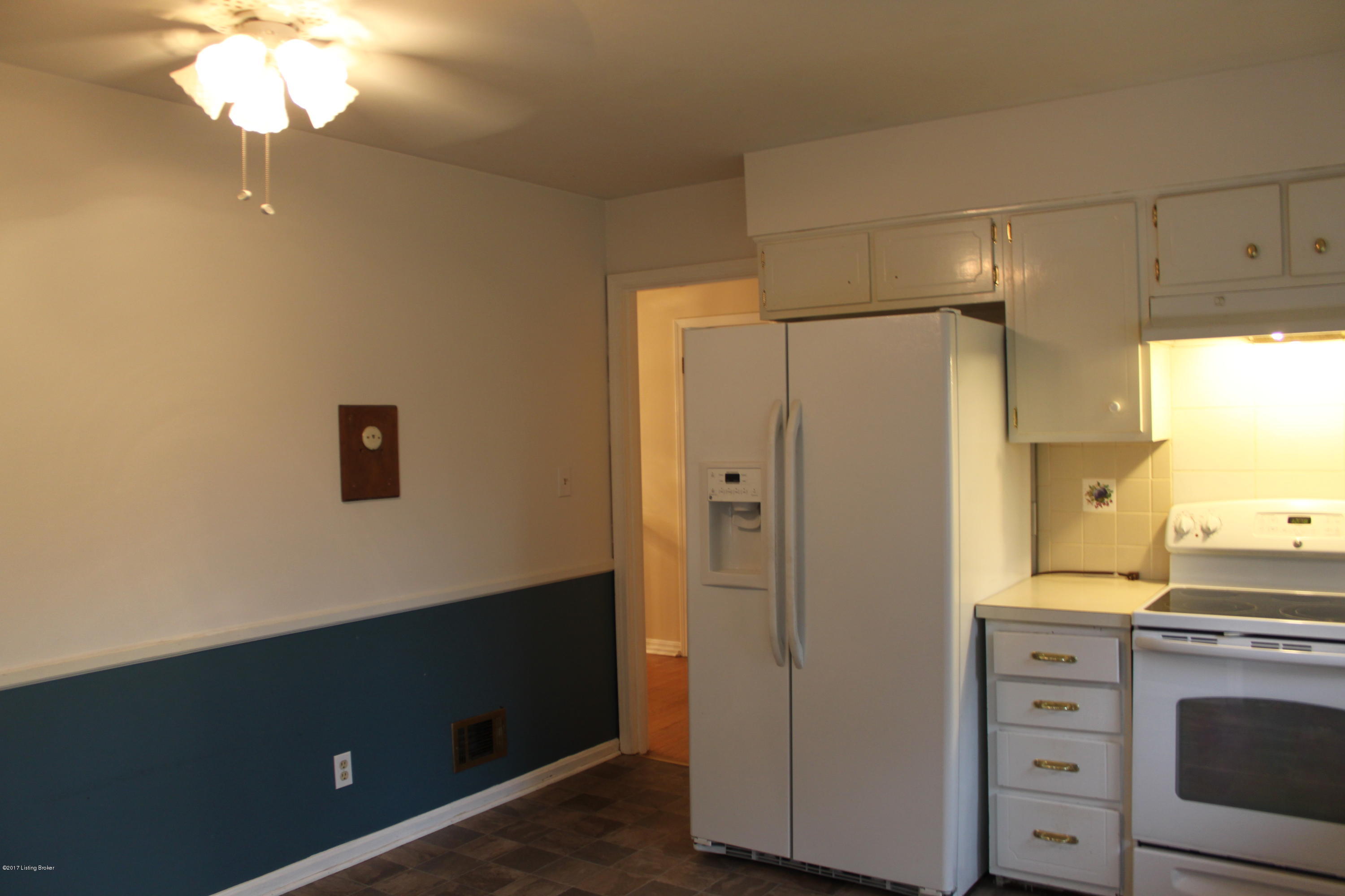 6507 Ridge Cliff Road Hollow Creek, KY 40228 - Photo 9 of 31 Kitchen, View 3