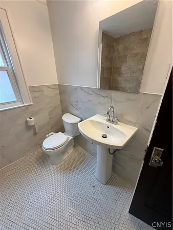 $2,000 | 205 Fellows Avenue, Unit 1, Syracuse, NY 13210