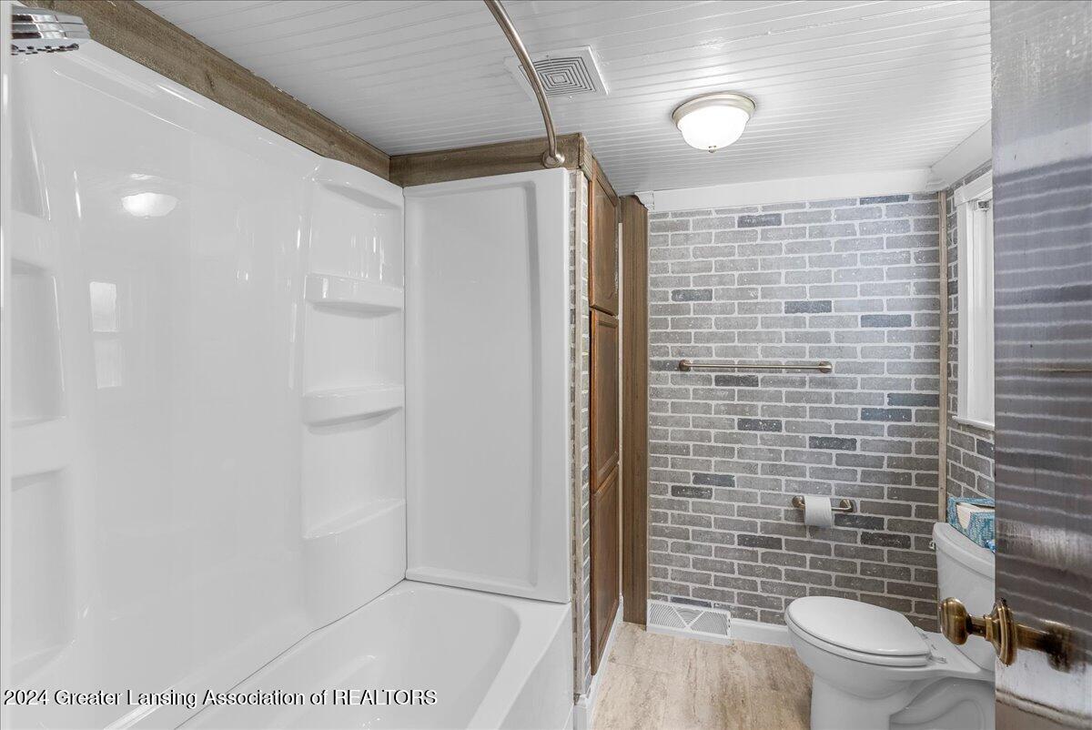 905 Reo Road Lansing, MI 48910 - Photo 16 of 31 26-Media Jett - 26
