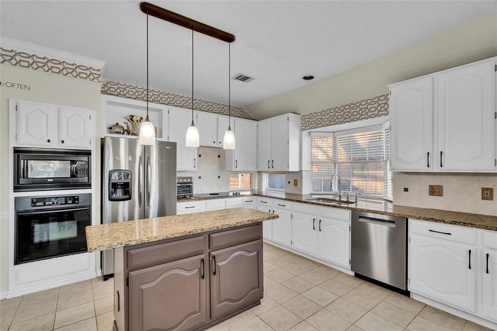 4019 Whitby Lane Grapevine, TX 76051 - Photo 9 of 27