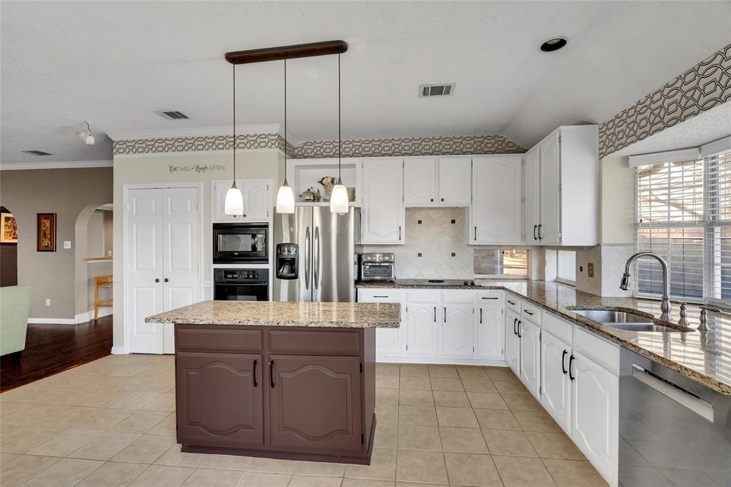 4019 Whitby Lane Grapevine, TX 76051 - Photo 10 of 27