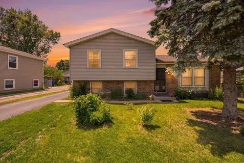 $290,000 | 3332 North Lewis Avenue, Waukegan, IL 60087