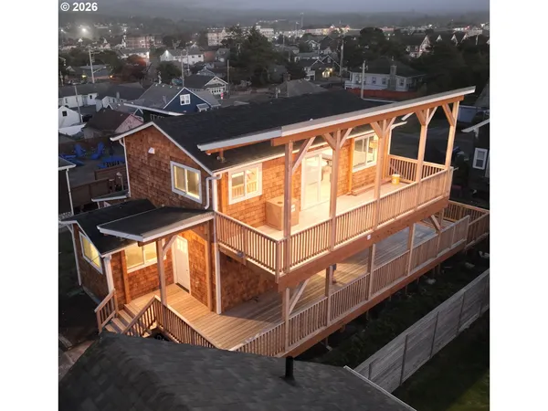 $1,026,000 | 135 6th Avenue, Seaside, OR 97138