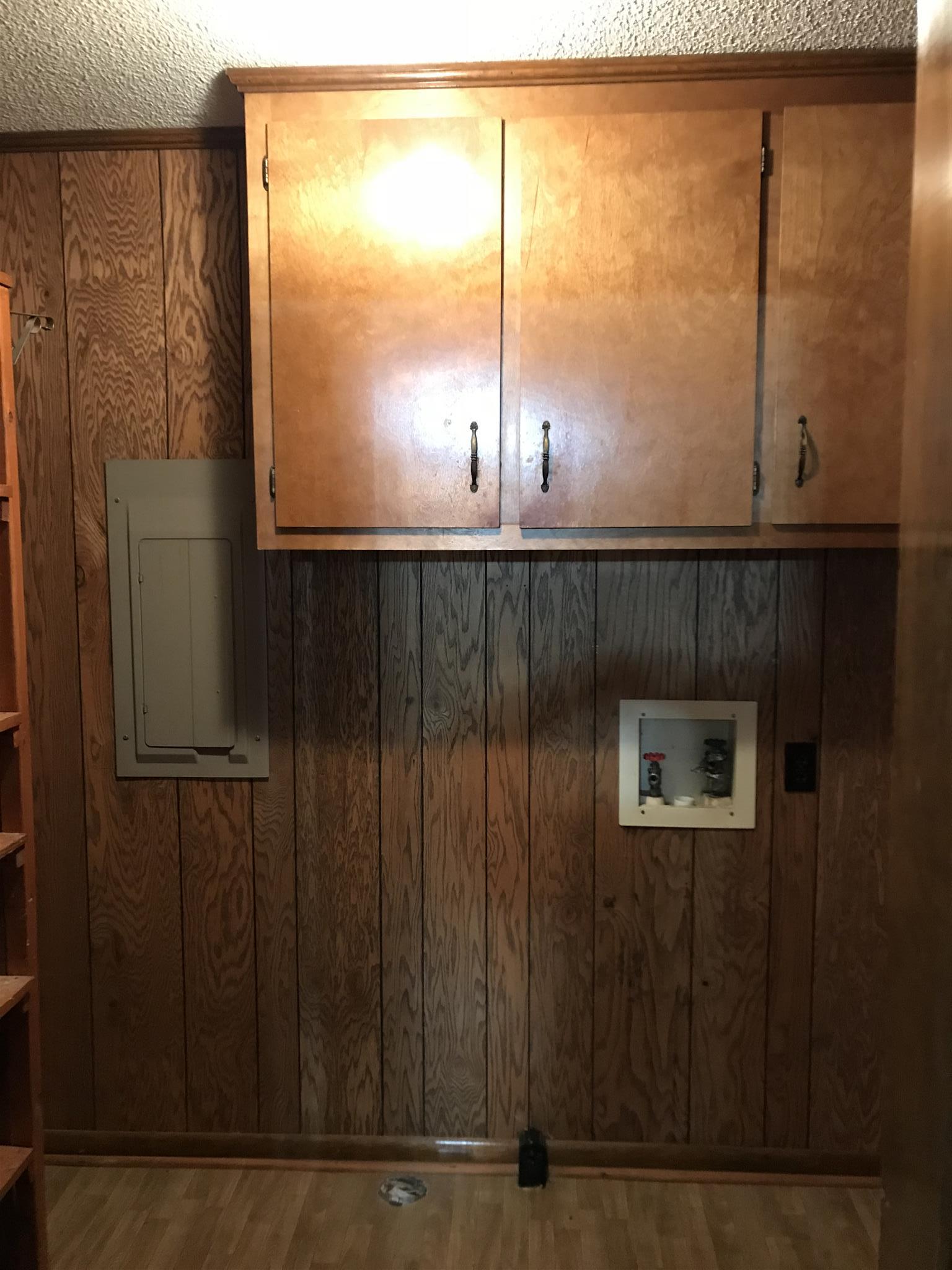 101 Hayes Road Goodspring, TN 38460 - Photo 6 of 22 a bathroom with a window