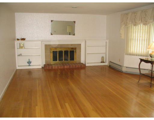 12 Barry Road Worcester, MA 01609 - Photo 5 of 8 Gallery Image 5