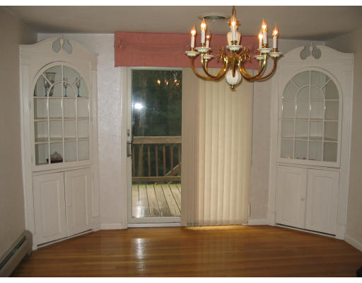12 Barry Road Worcester, MA 01609 - Photo 6 of 8 Gallery Image 6