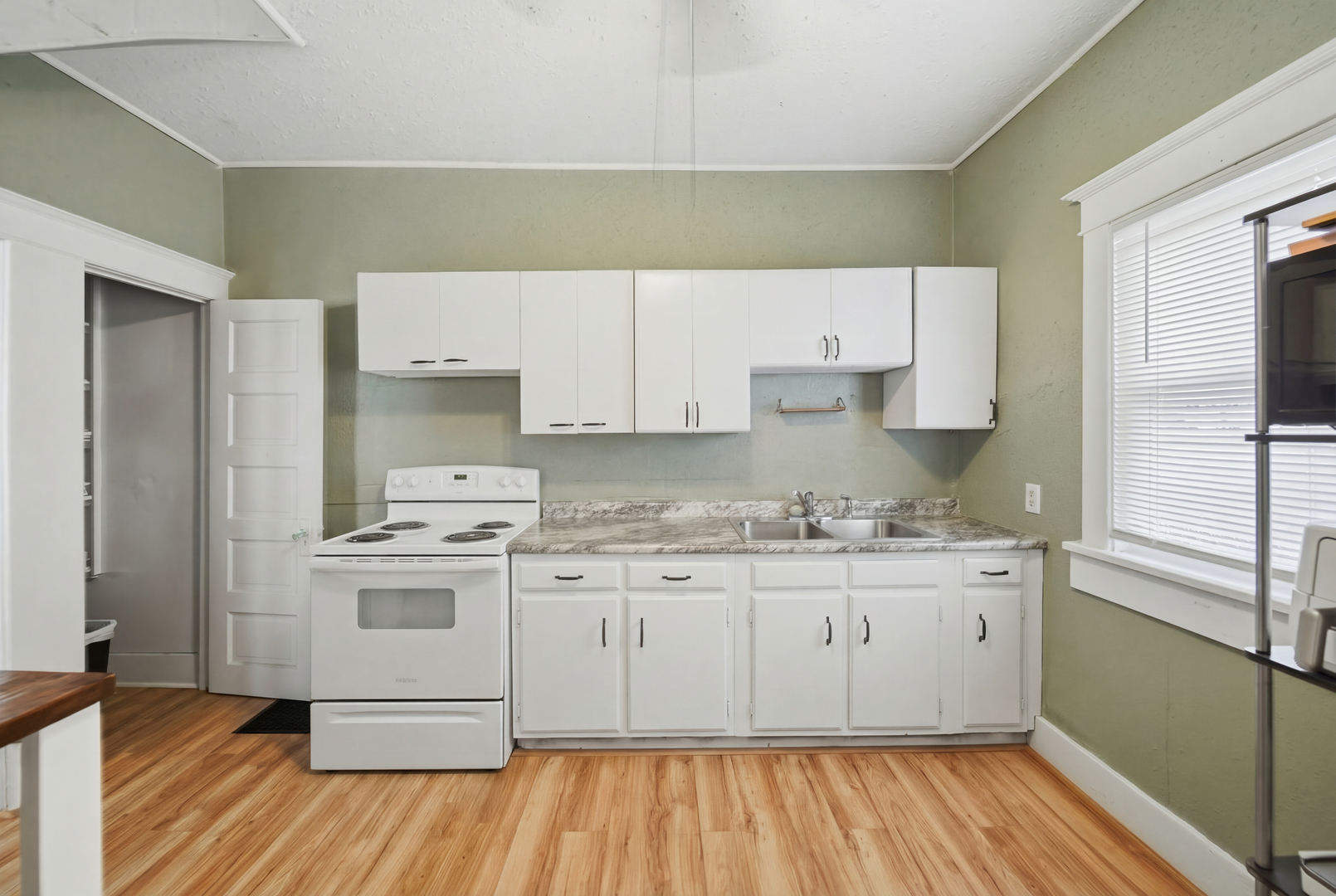 412 West 4th Street Sterling, IL 61081 - Photo 13 of 25