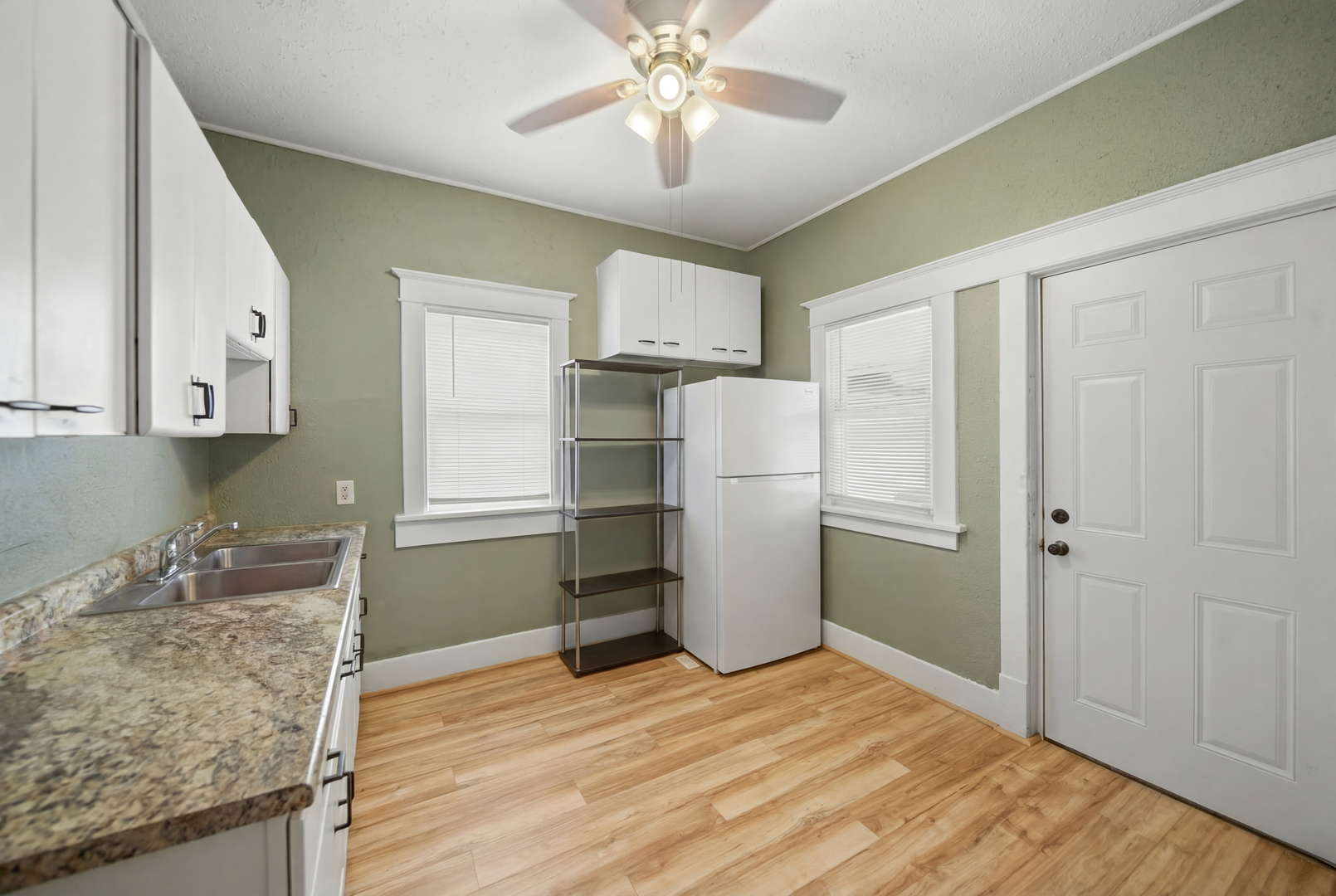 412 West 4th Street Sterling, IL 61081 - Photo 6 of 25