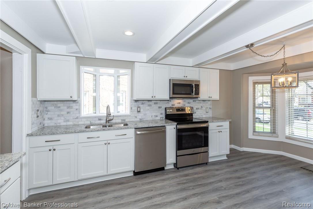 2563 Windemere Road Birmingham, MI 48009 - Photo 6 of 25 remodeled kitchen.jpg