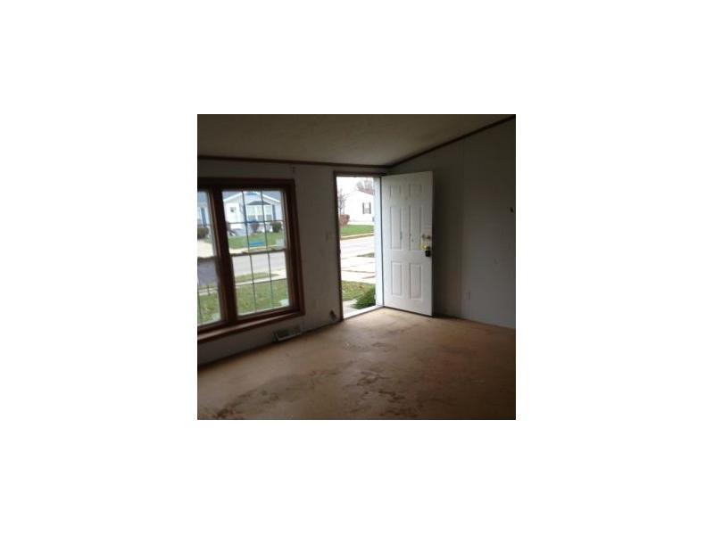 4621 Autumn Ridge Drive Columbus, IN 47203 - Photo 9 of 10 Gallery Image 9