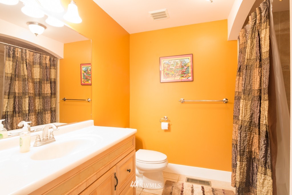 8530 184th Street Southwest Edmonds, WA 98026 - Photo 13 of 22 Gallery Image 13