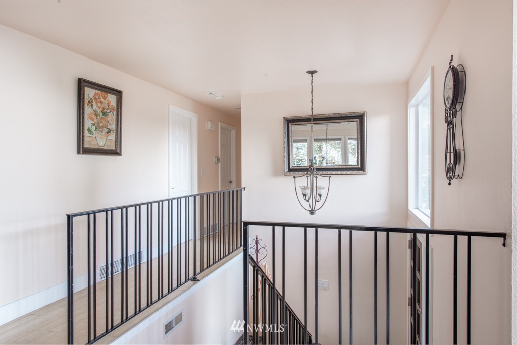 8530 184th Street Southwest Edmonds, WA 98026 - Photo 14 of 22 Gallery Image 14