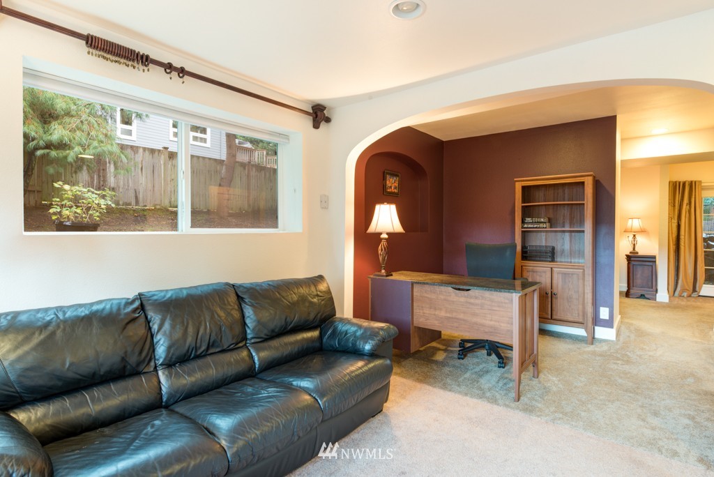 8530 184th Street Southwest Edmonds, WA 98026 - Photo 17 of 22 Gallery Image 17