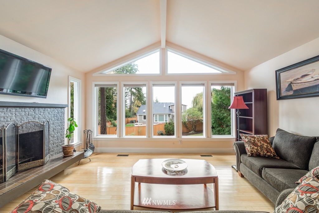 8530 184th Street Southwest Edmonds, WA 98026 - Photo 3 of 22 Gallery Image 3