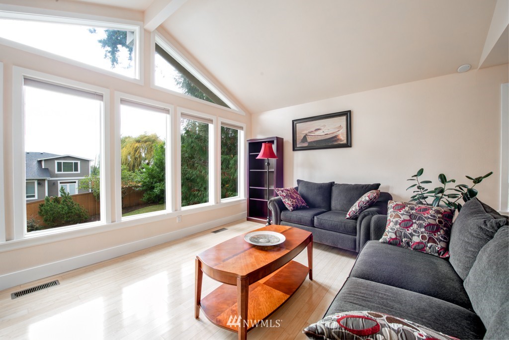 8530 184th Street Southwest Edmonds, WA 98026 - Photo 4 of 22 Gallery Image 4
