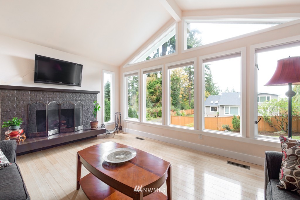 8530 184th Street Southwest Edmonds, WA 98026 - Photo 5 of 22 Gallery Image 5