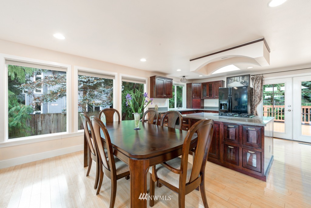 8530 184th Street Southwest Edmonds, WA 98026 - Photo 6 of 22 Gallery Image 6