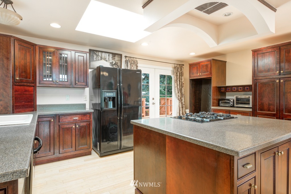 8530 184th Street Southwest Edmonds, WA 98026 - Photo 7 of 22 Gallery Image 7